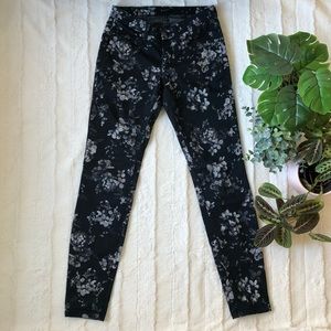 Floral skinny jeans size 24 | Reitmans